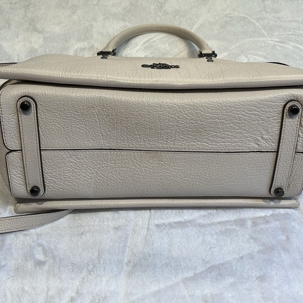 Cream Coach Purese - Picture 5 of 7